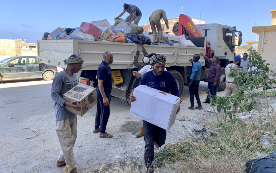 Greece sends humanitarian aid to Libya
