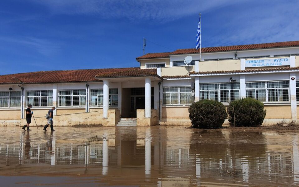 Thessaly region prepares to reopen schools