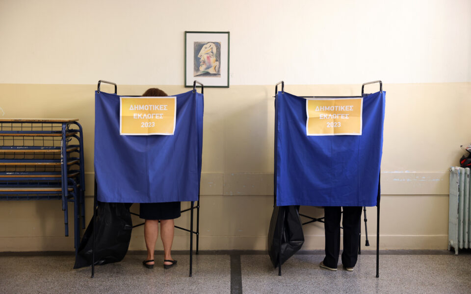 Significant drop in voter turnout for Greek local election runoff