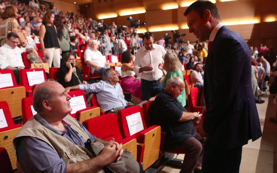 SYRIZA senior members slam party leader over expulsion notice 