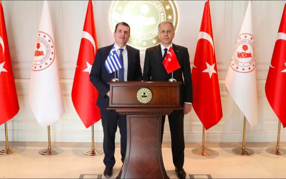 Athens and Ankara agree to work together on migration