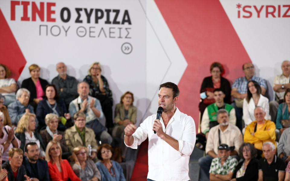 SYRIZA leader expels three senior members