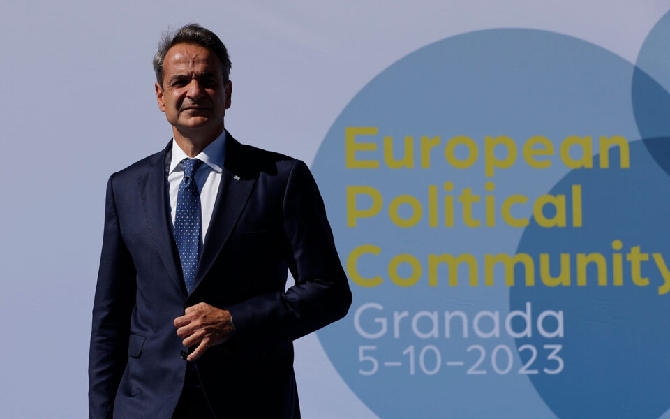 Mitsotakis welcomes progress on migration pact