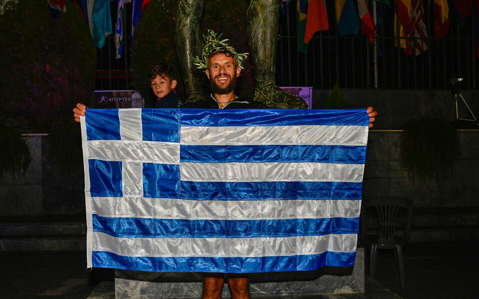Greek runner Fotis Zisimopoulos breaks record to win 41st Spartathlon