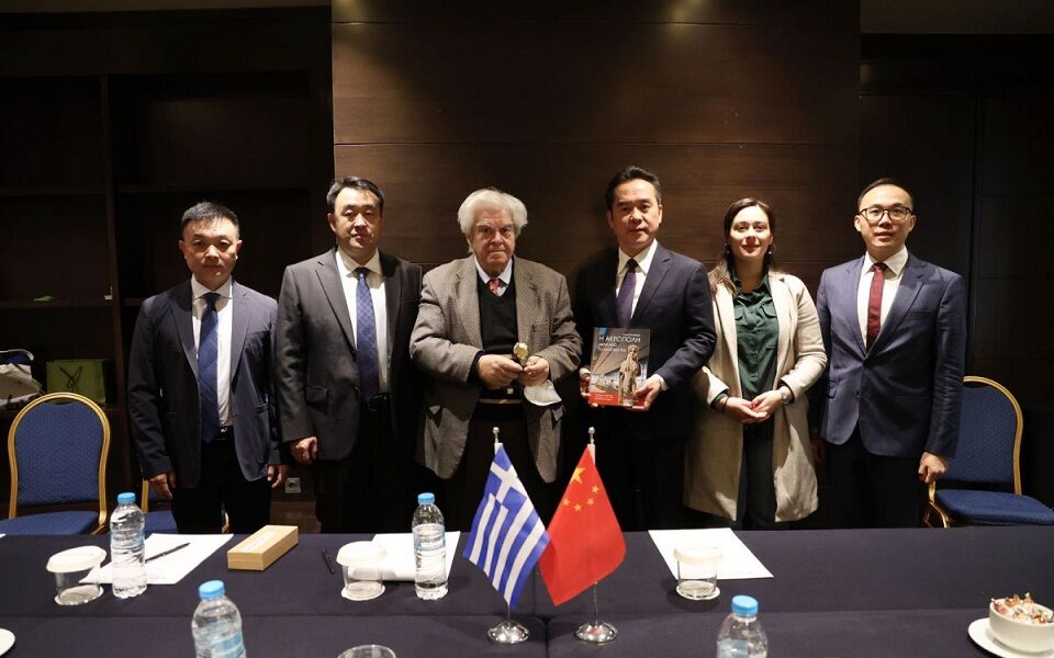 Greeks, Chinese vow to boost cooperation