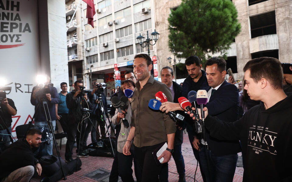 SYRIZA discusses next steps after MPs’ mass exodus
