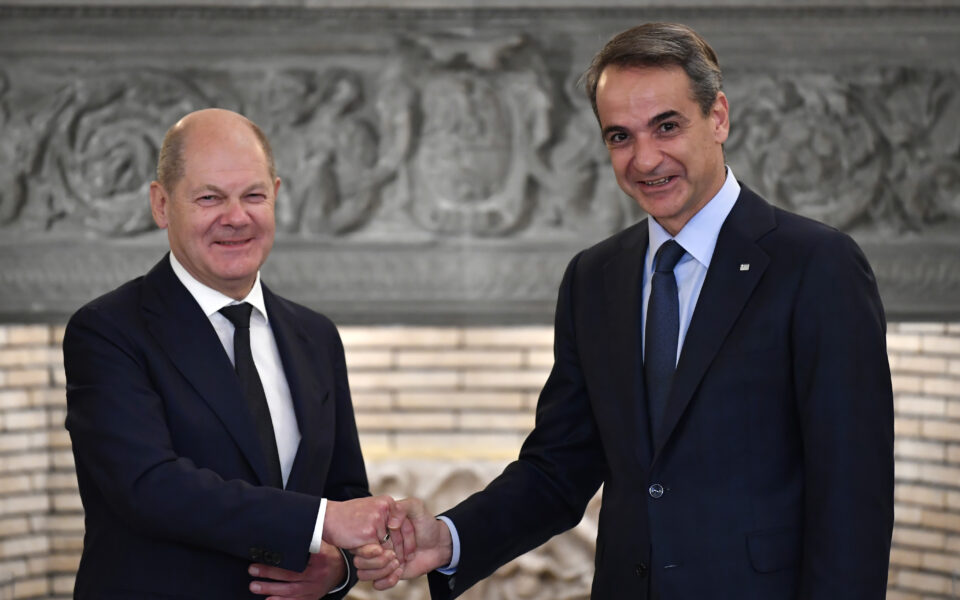 Mitsotakis-Scholz talks to focus on economy, migration, energy, Mideast crisis