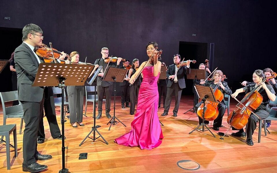 Hong Kong String Orchestra lit up Athens