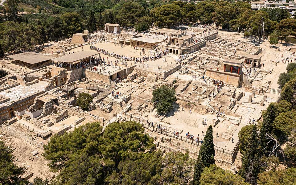 Knossos through time: Unearthing Minoan myths