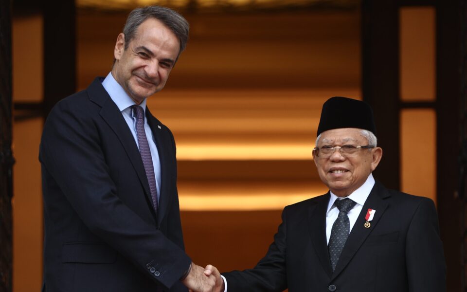 Mitsotakis meets Indonesian vice-president in Athens