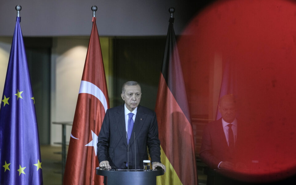 Erdogan links German support of Israel in Gaza to Holocaust guilt