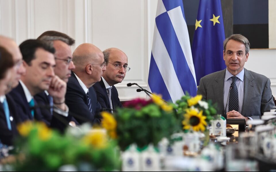 PM says Greeks abroad will be able to vote by mail in European elections