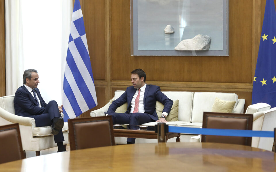 PM Mitsotakis meets with SYRIZA leader Kasselakis in first encounter