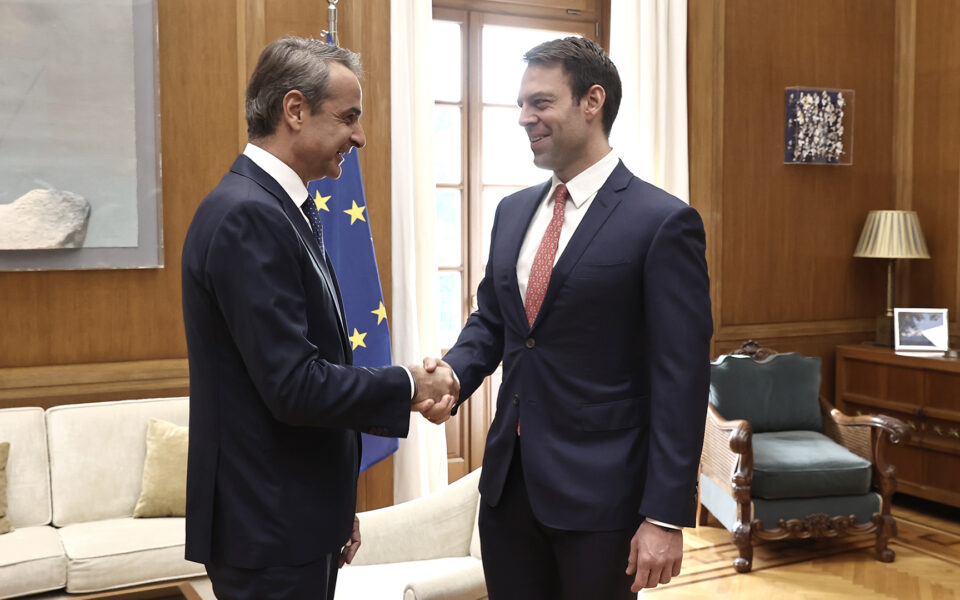 Mitsotakis meets new opposition leader