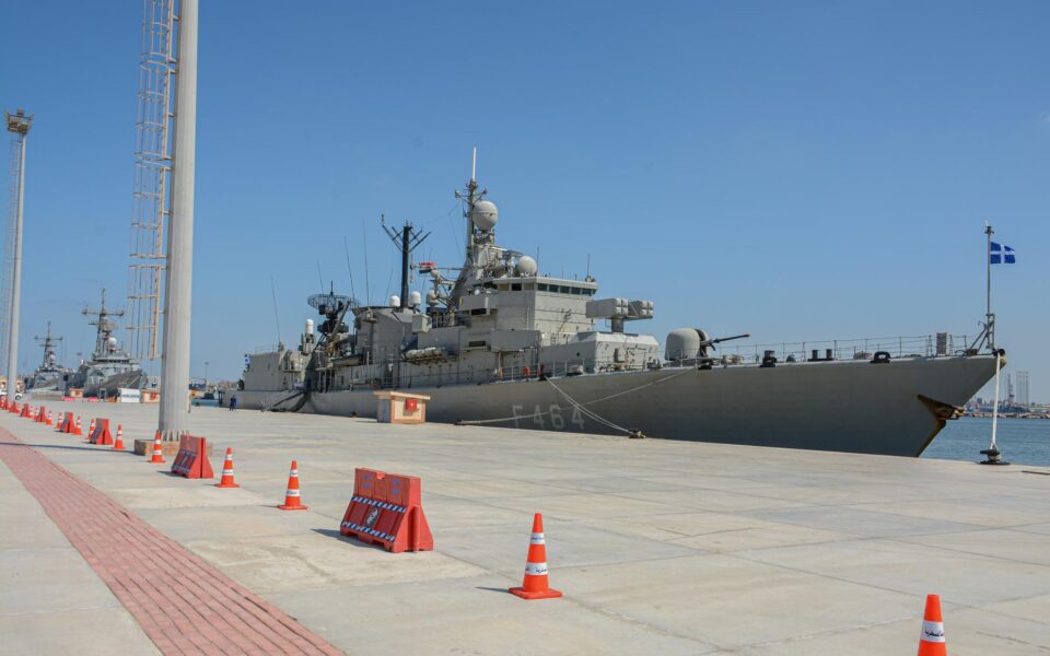 Greek navy opens warships to the public