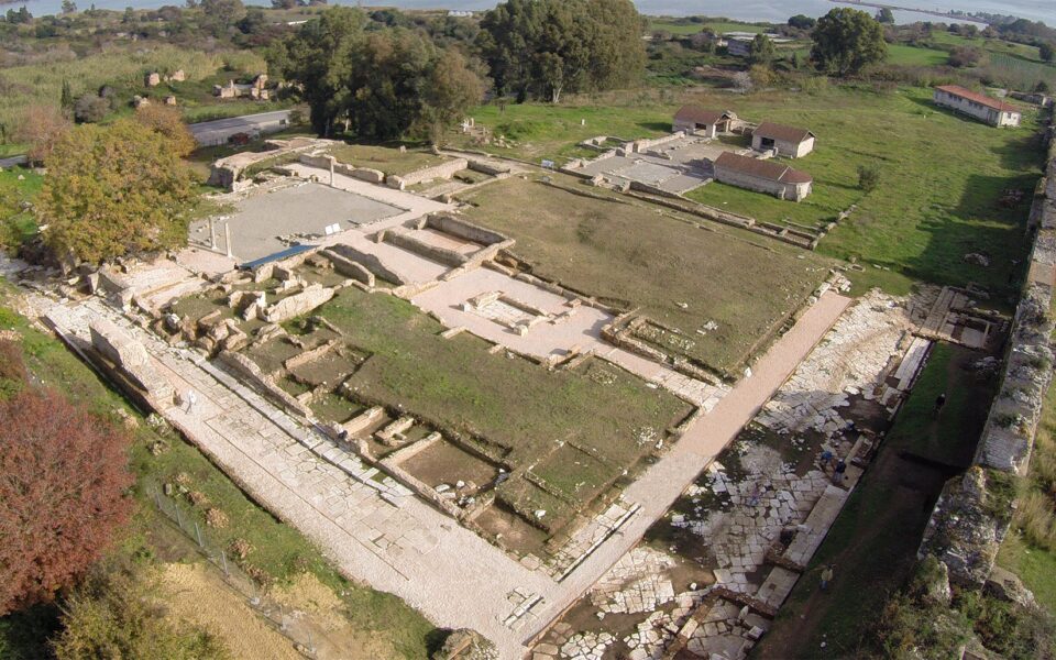 Minister chairs meeting on UNESCO bid for Nikopolis archaeological site