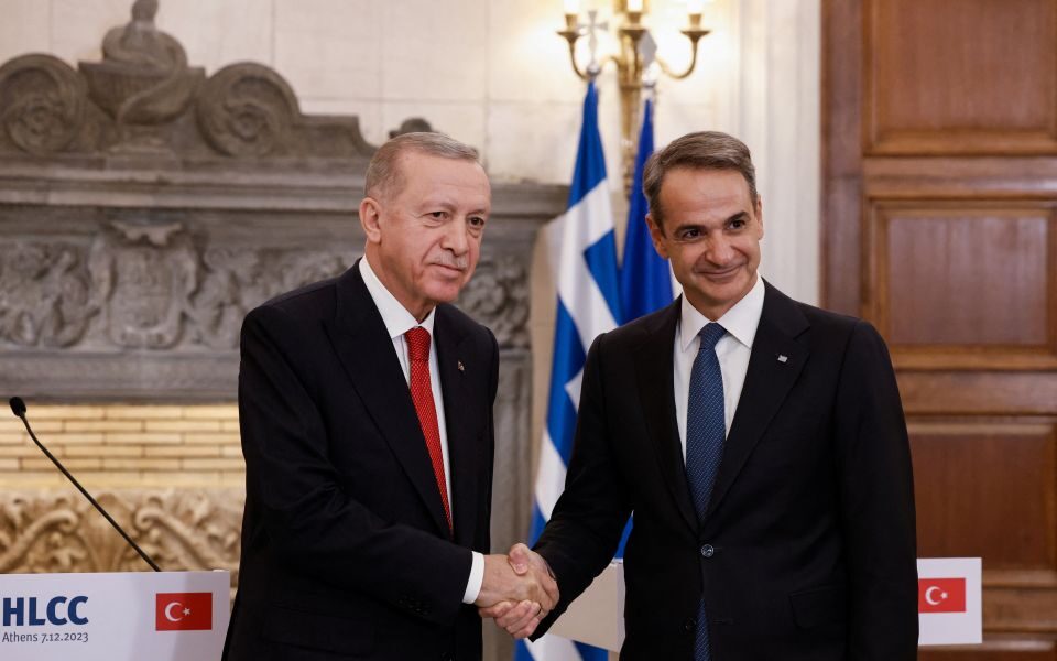 Turning over a page, Greece and Turkey agree to mend ties