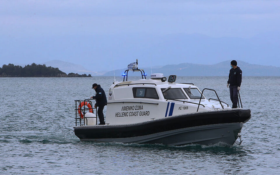 Coast Guard intercepts speedboat carrying migrants near Chios