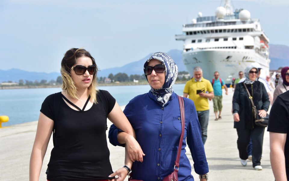 Greece and Turkey bridged by tourism