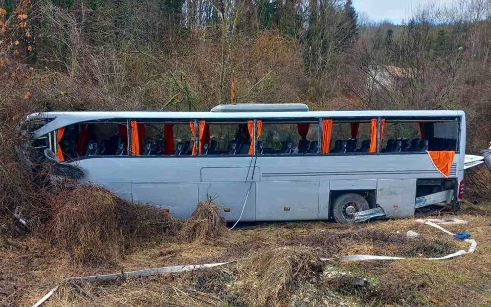 Eight Greeks hospitalized after bus crash in Bulgaria