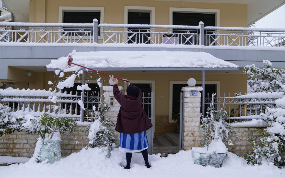Greece braces for intense cold, frost and snow