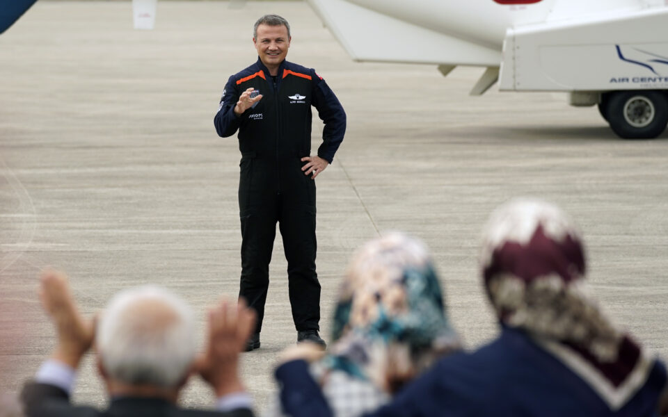 Crew with first astronaut from Turkey set for launch to space station