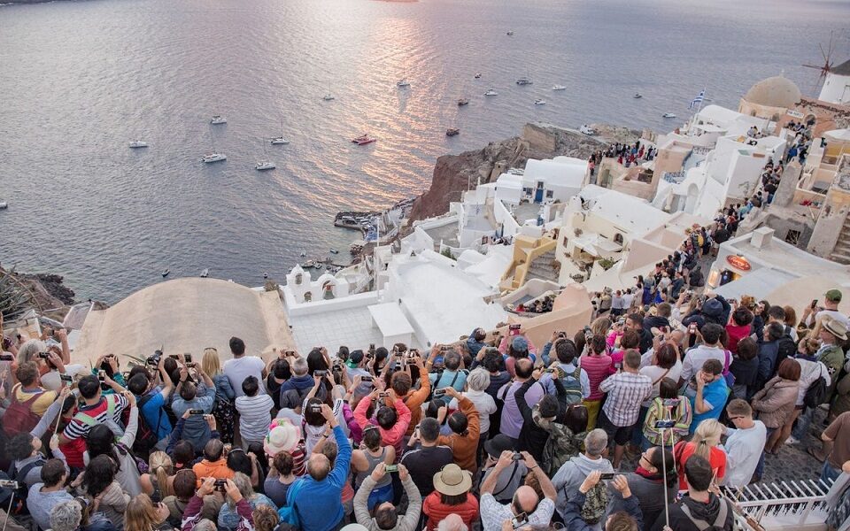 Booking data point to further reduction in overcrowding on Mykonos, Santorini