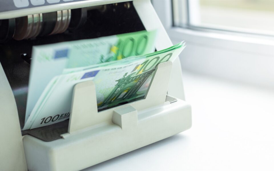 Bank deposits increase by 6.4 bln euros in December