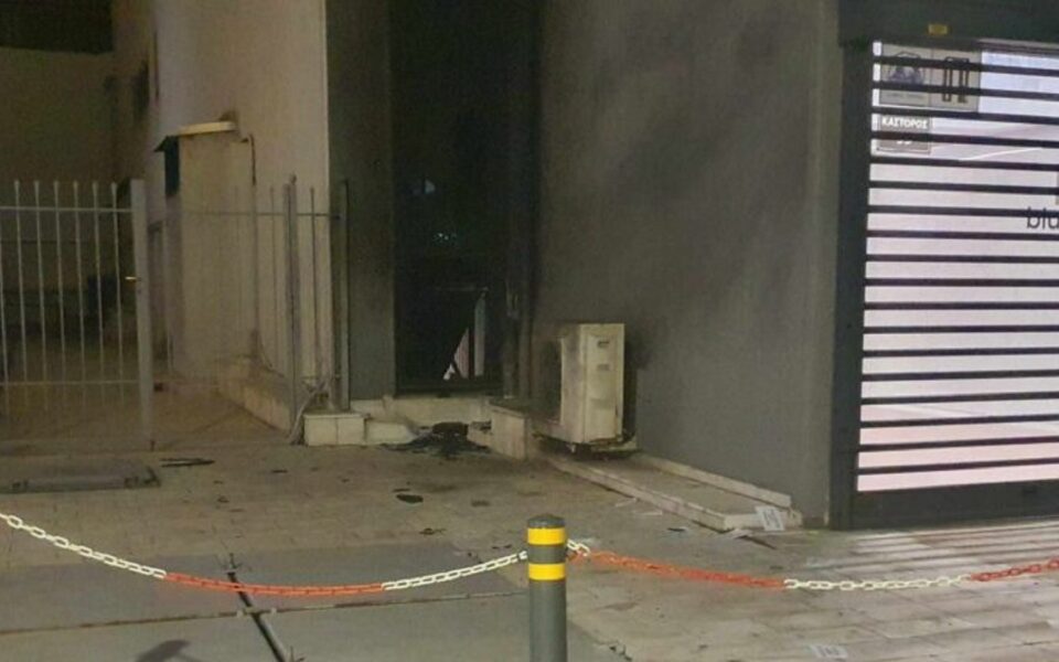 Israeli business in Piraeus targeted with small explosive device