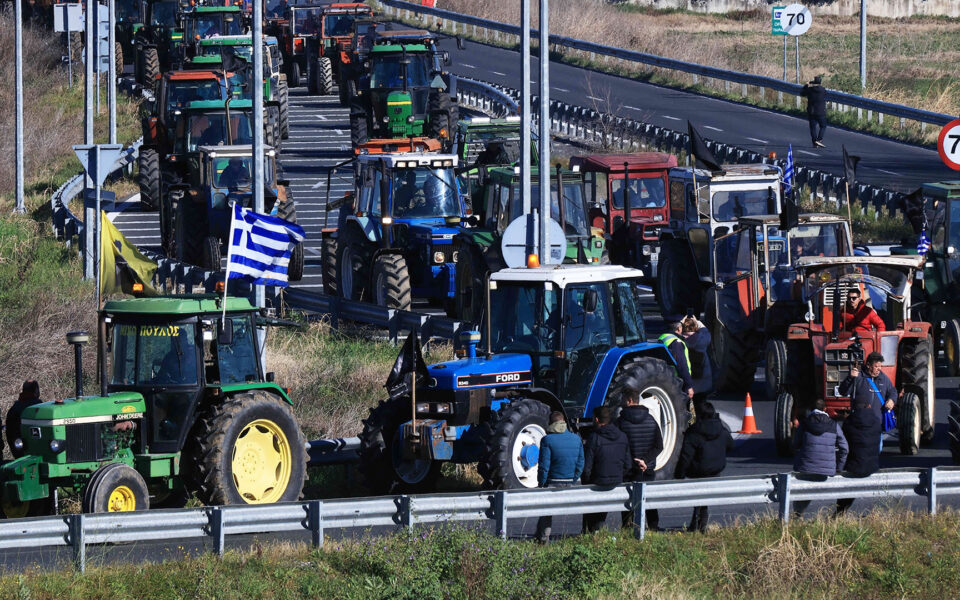 Farmer protests spread to northern Greece