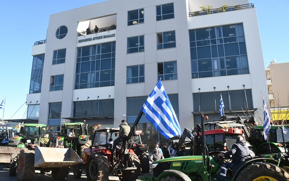 Thessaloniki bracing for tough day as farmers head to city center