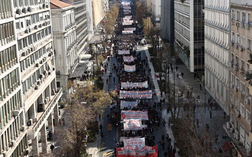 Students block Athens streets to protest private universities