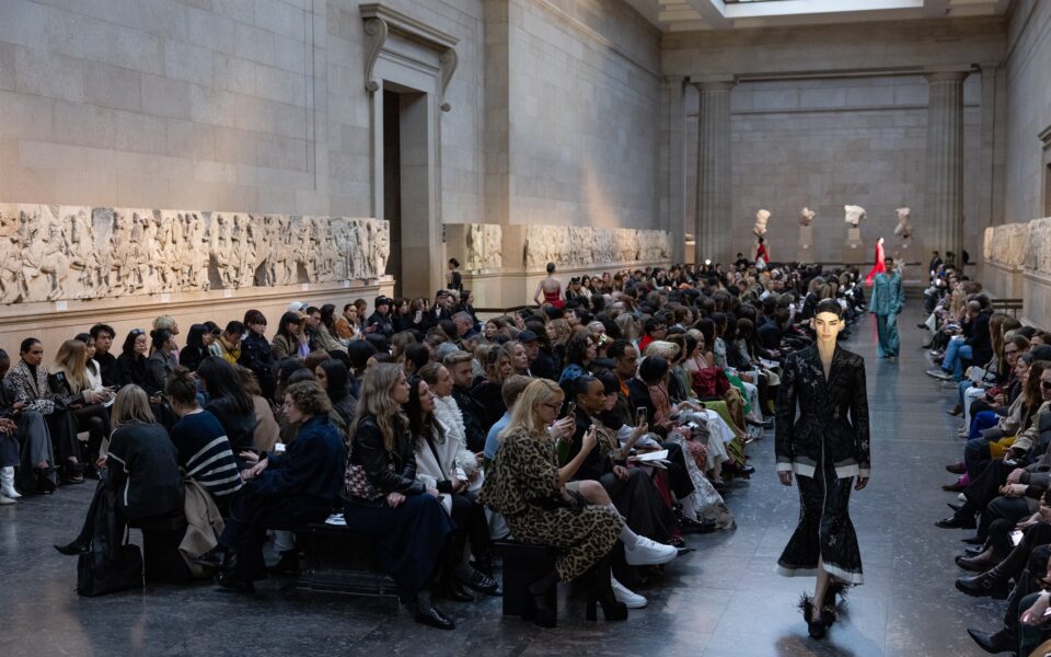 Ructions over British Museum catwalk | eKathimerini.com