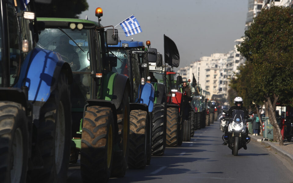 Greece extends tax return on agricultural diesel as farmers protest