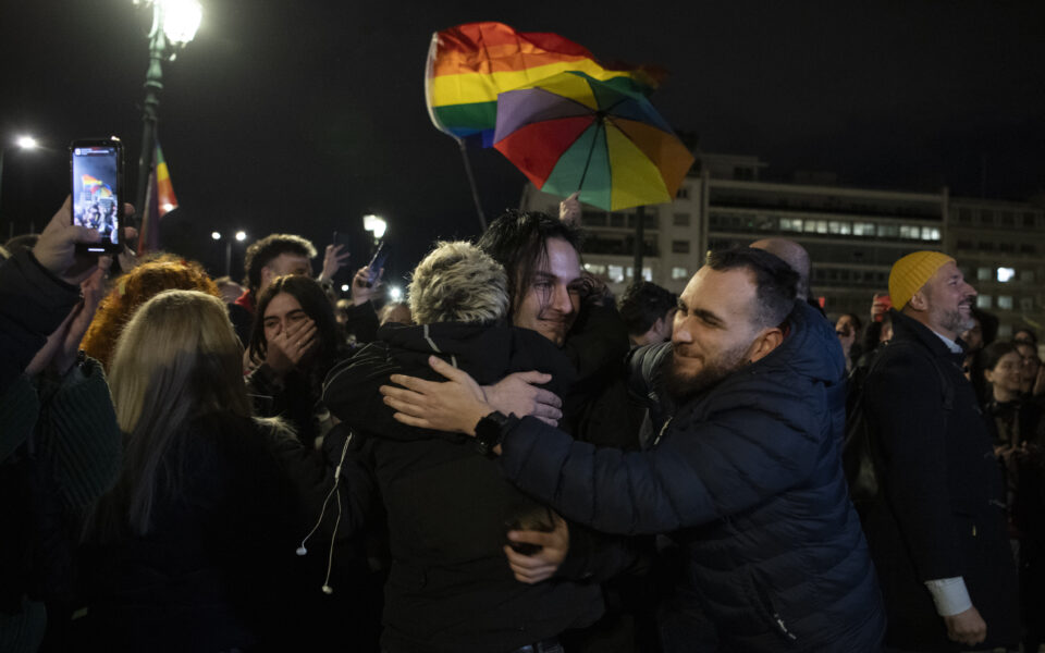Foreign embassies in Greece applaud marriage equality legislation