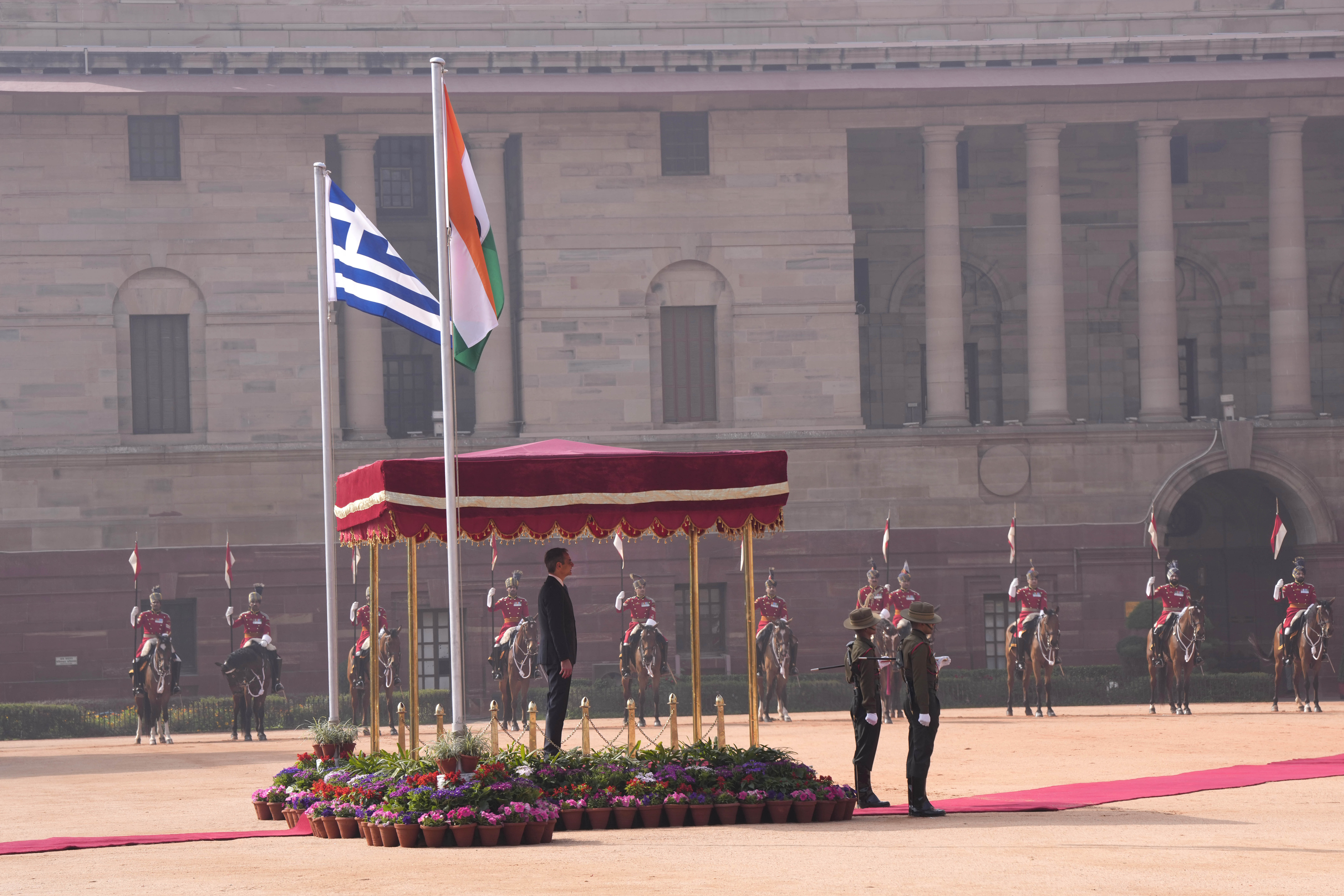 mitsotakis-stresses-importance-of-strategic-partnership-during-official-visit-to-india1