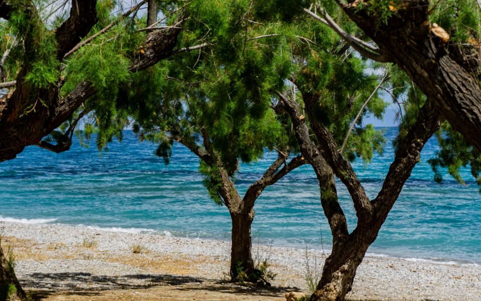TV crew finds decomposed body on Karpathos beach