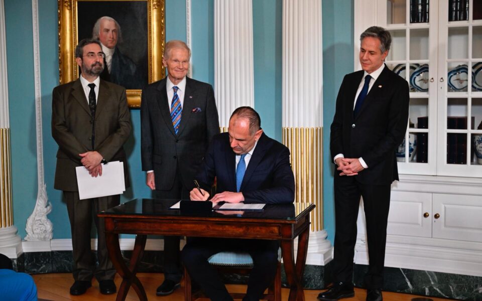 Greece signs up to US Artemis space cooperation accords