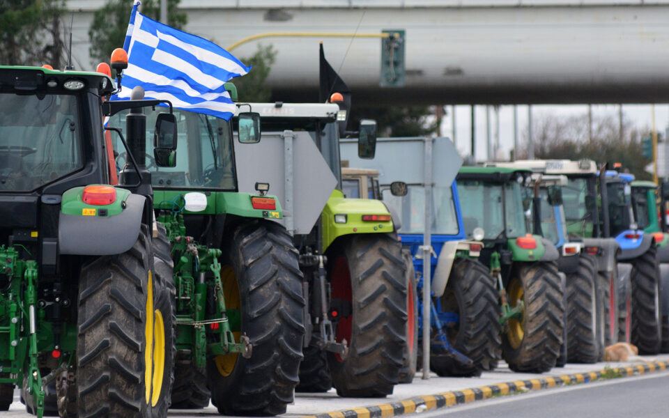 Greek farmers take tractors to Athens to protest rising costs