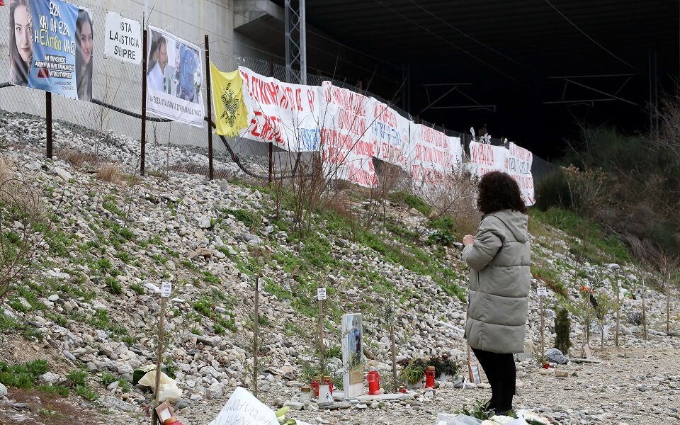 Athens municipality to erect monument to train crash victims