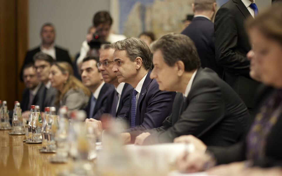 PM seeks to tighten economic co-up with Belgrade