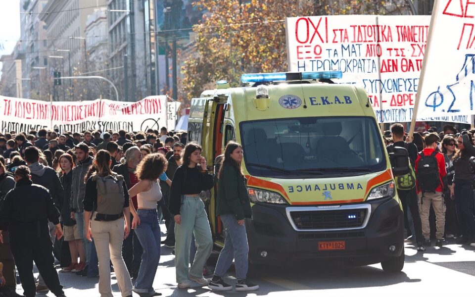Main streets closed in Athens for rally against private universities