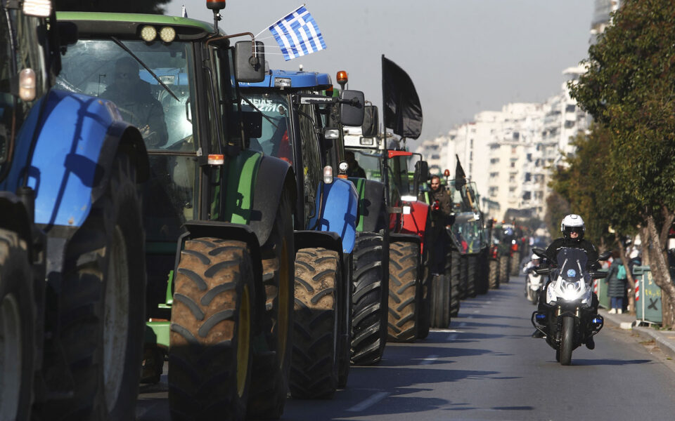 Farmers vow Athens tractorcade will go ahead, despite minister’s appeal