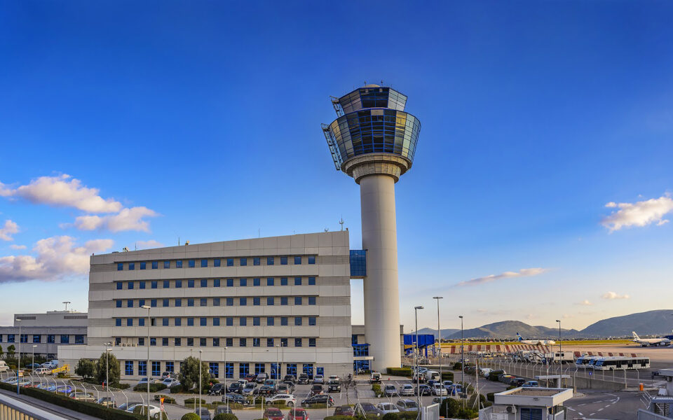Οι μετοχές του Διεθνούς Αερολιμένα Αθηνών ανεβαίνουν σε ντεμπούτο