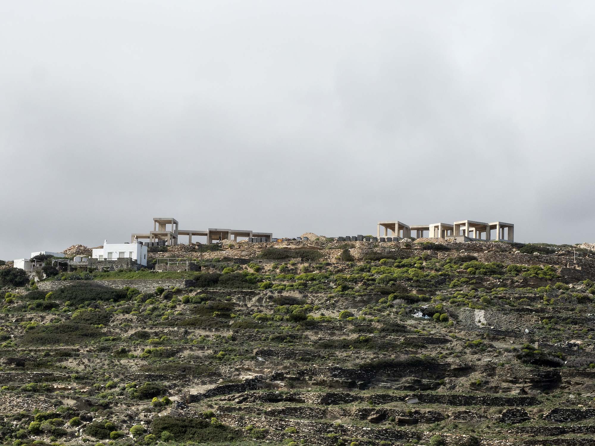 non-traditional-dwellings-proliferate-on-sifnos11