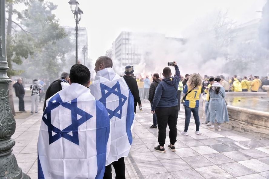 Israeli soccer fans assault foreigner in downtown Athens