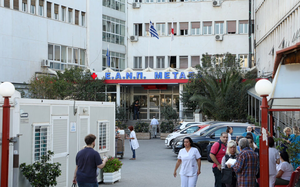 Fake nurse robs patients at Greek hospital, raises security concerns