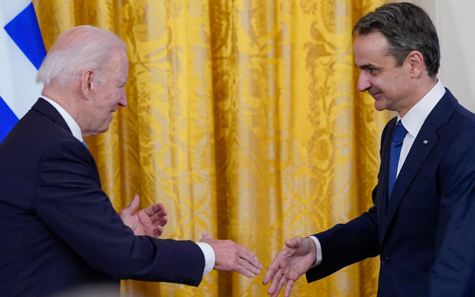 Mitsotakis to meet with Biden in April