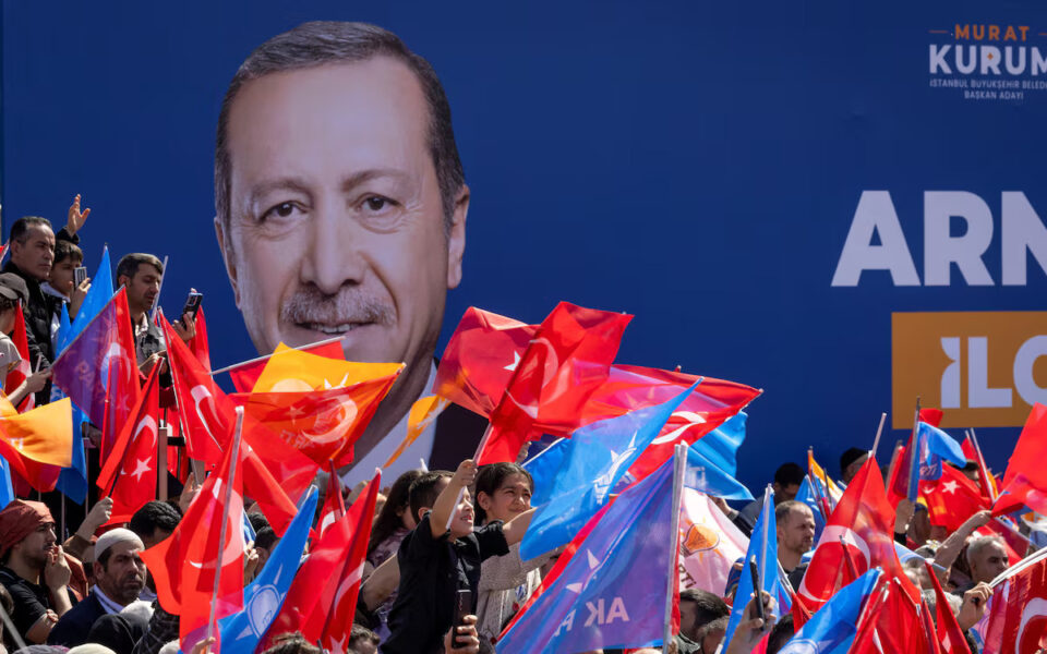 Turkey local election: Erdogan battles key rival