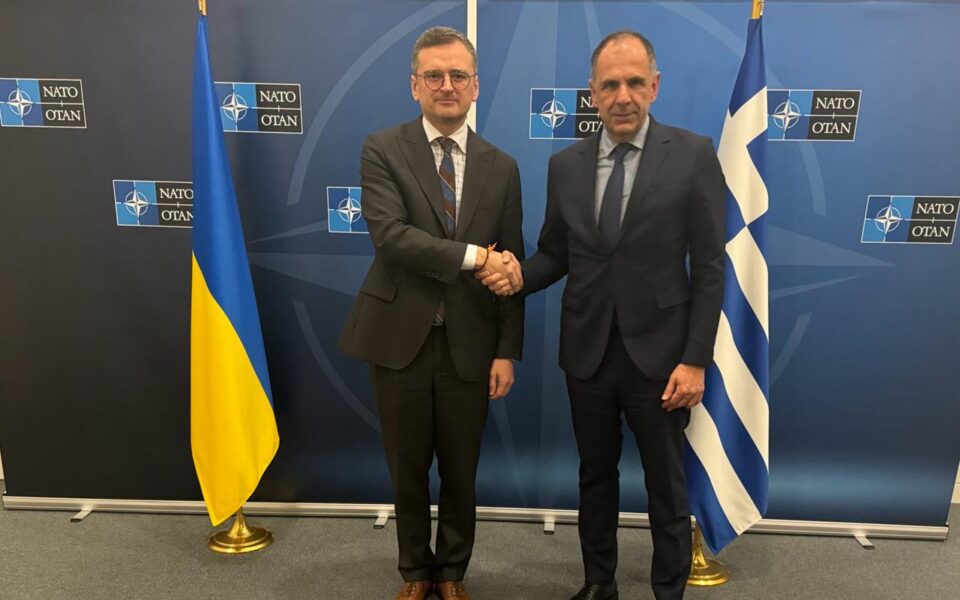 Gerapetritis meets Kuleba on sidelines of NATO ministers’ summit